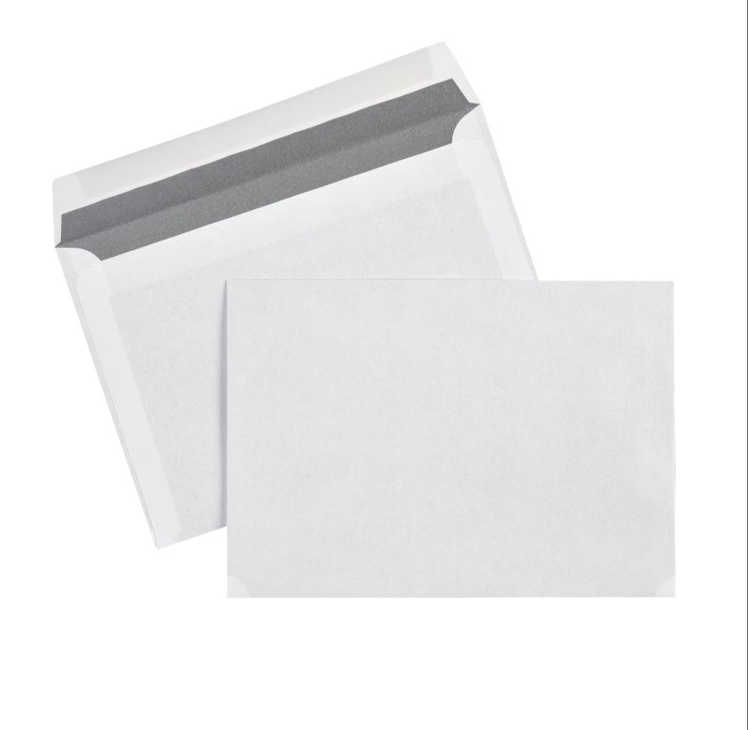Vita kuvert C6 med grått innertryck