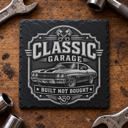 Glasunderlägg i skiffer med gravyr – Classic Garage, 4-pack