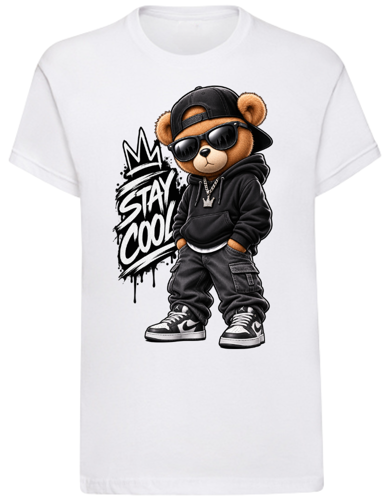 Barn T-shirt med Stay Cool-björn – svart T-shirt i 100% bomull med coolt björnmotiv och texttryck.