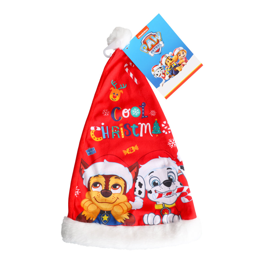 En röd och fin tomteluva i barnstorlek med ett glatt motiv av valparna från Paw Patrol.