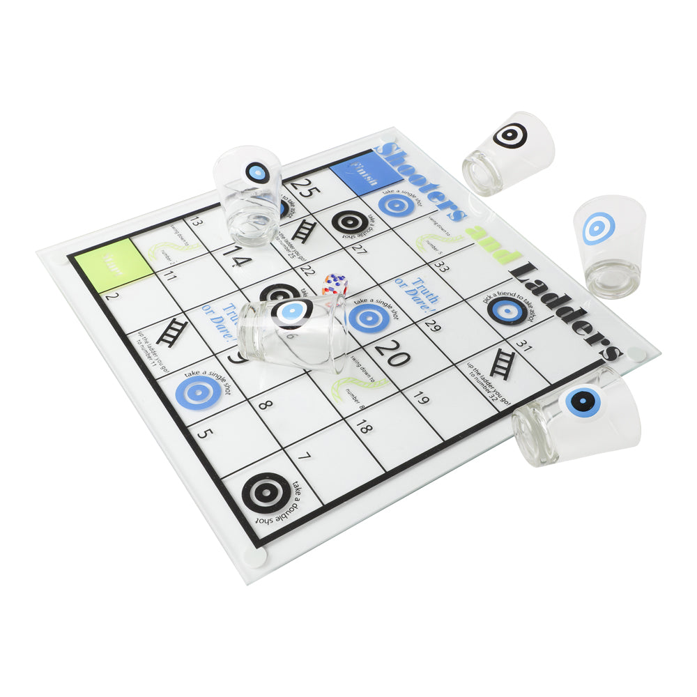 Snakes and Ladders festspel med spelbräde, fem unika shotglas och tärning.

